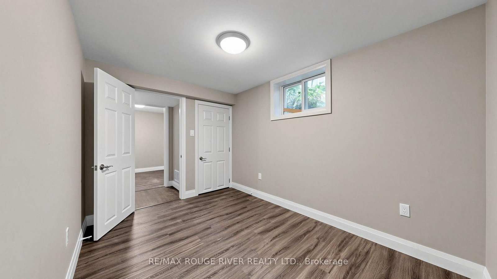 Lower-46 Sunset Dr, Oshawa, view 24