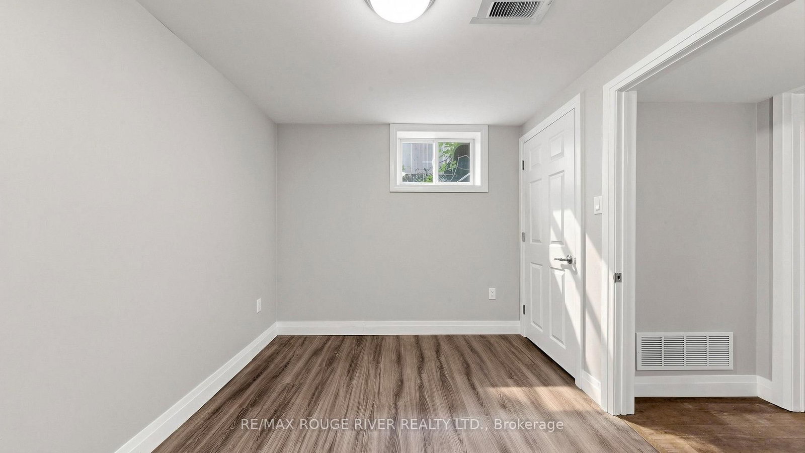 Lower-46 Sunset Dr, Oshawa, view 29
