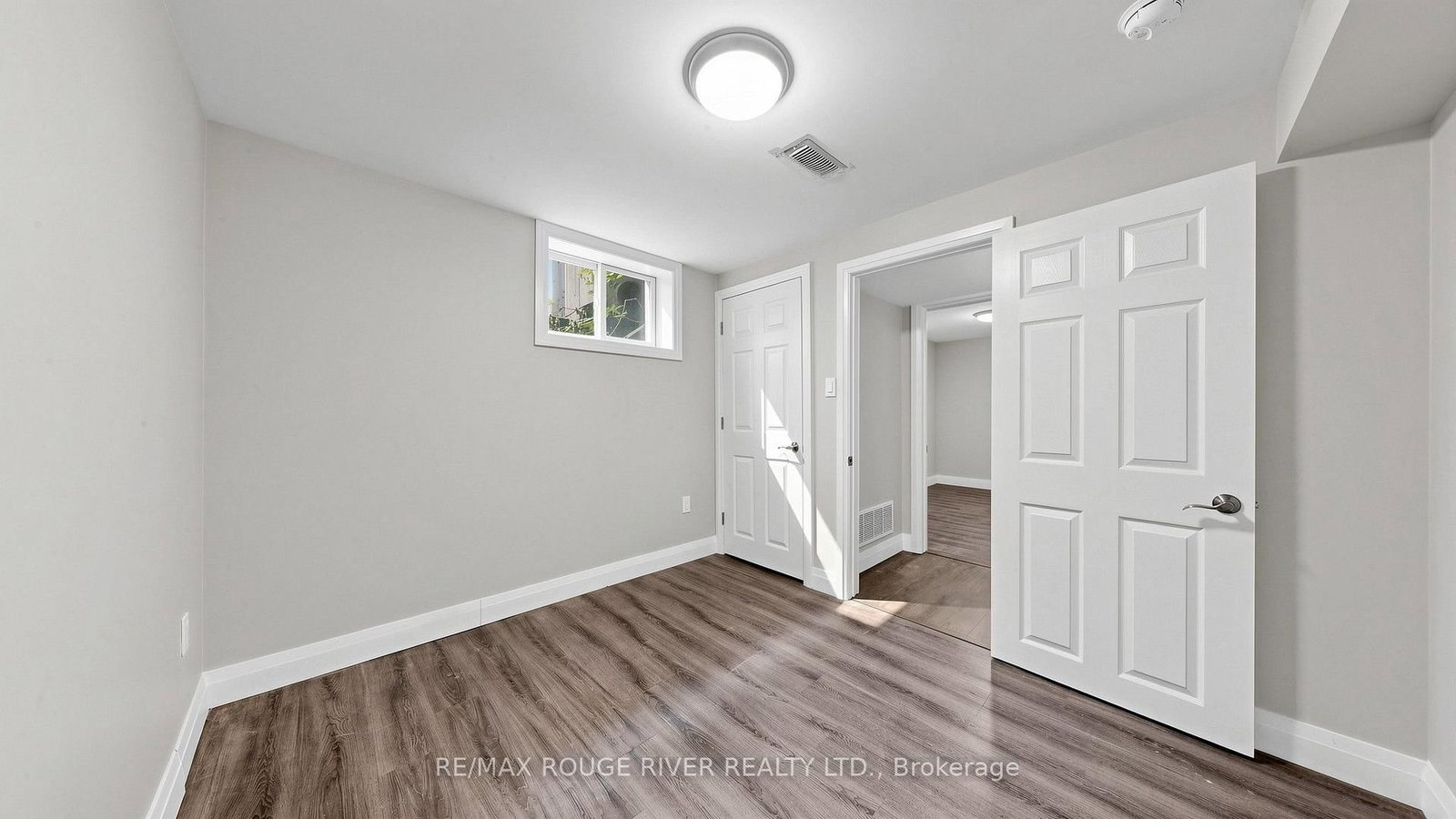 Lower-46 Sunset Dr, Oshawa, view 30