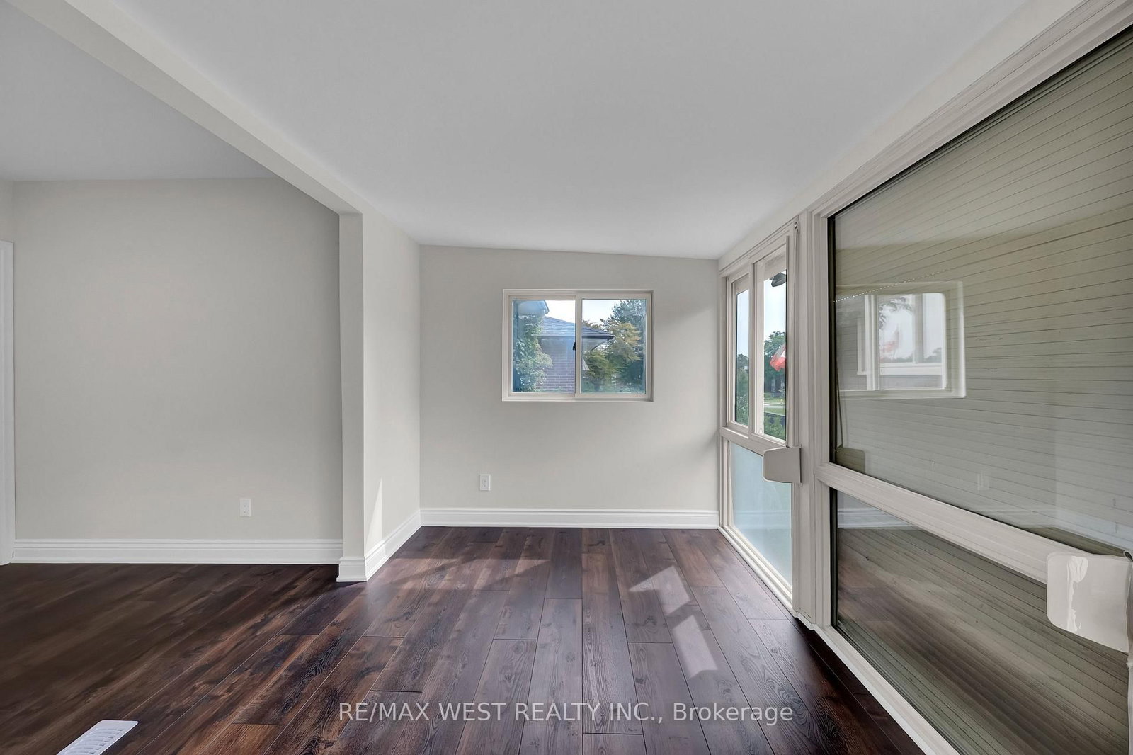 Main-397 Brentwood Ave, Oshawa, view 14