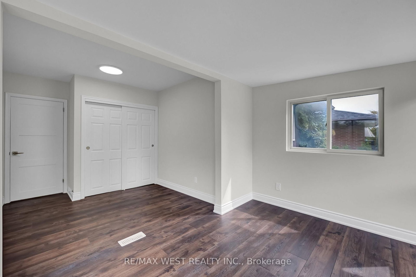 Main-397 Brentwood Ave, Oshawa, view 15