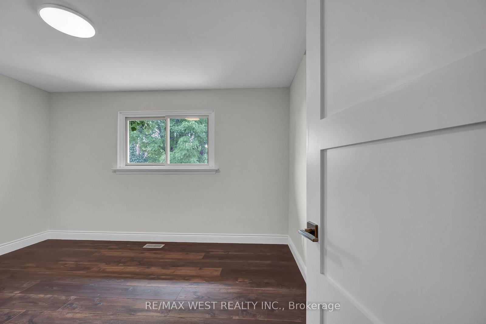 Main-397 Brentwood Ave, Oshawa, view 17