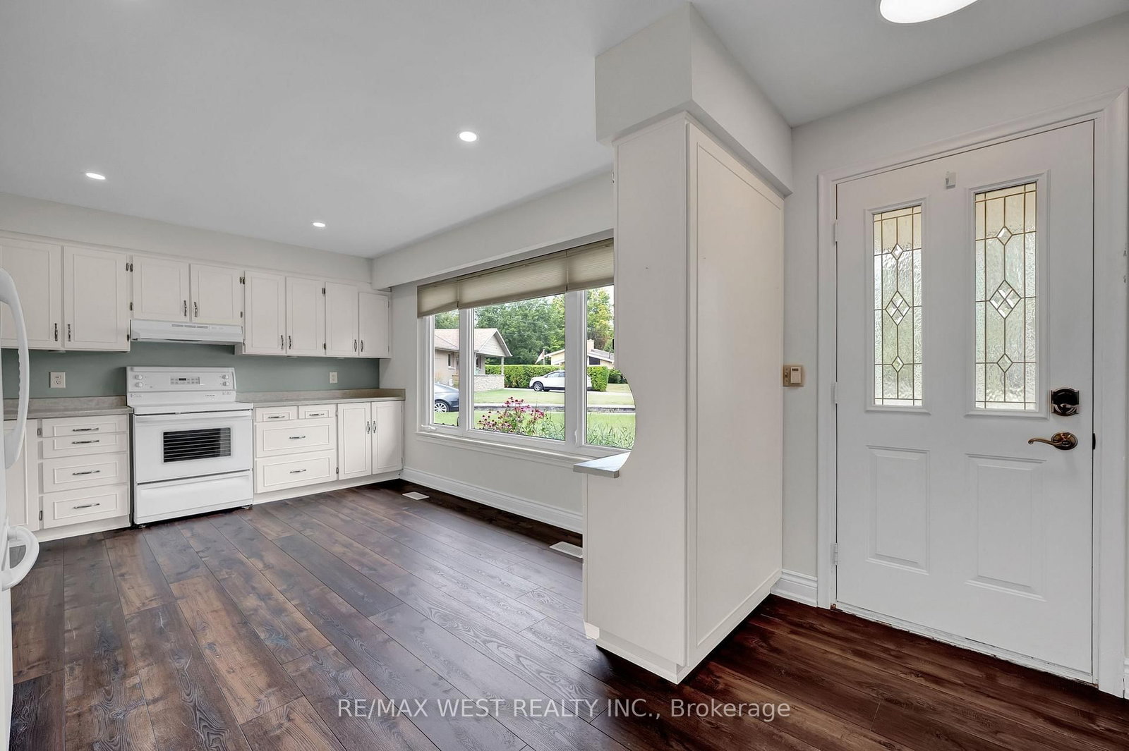 Main-397 Brentwood Ave, Oshawa, view 6