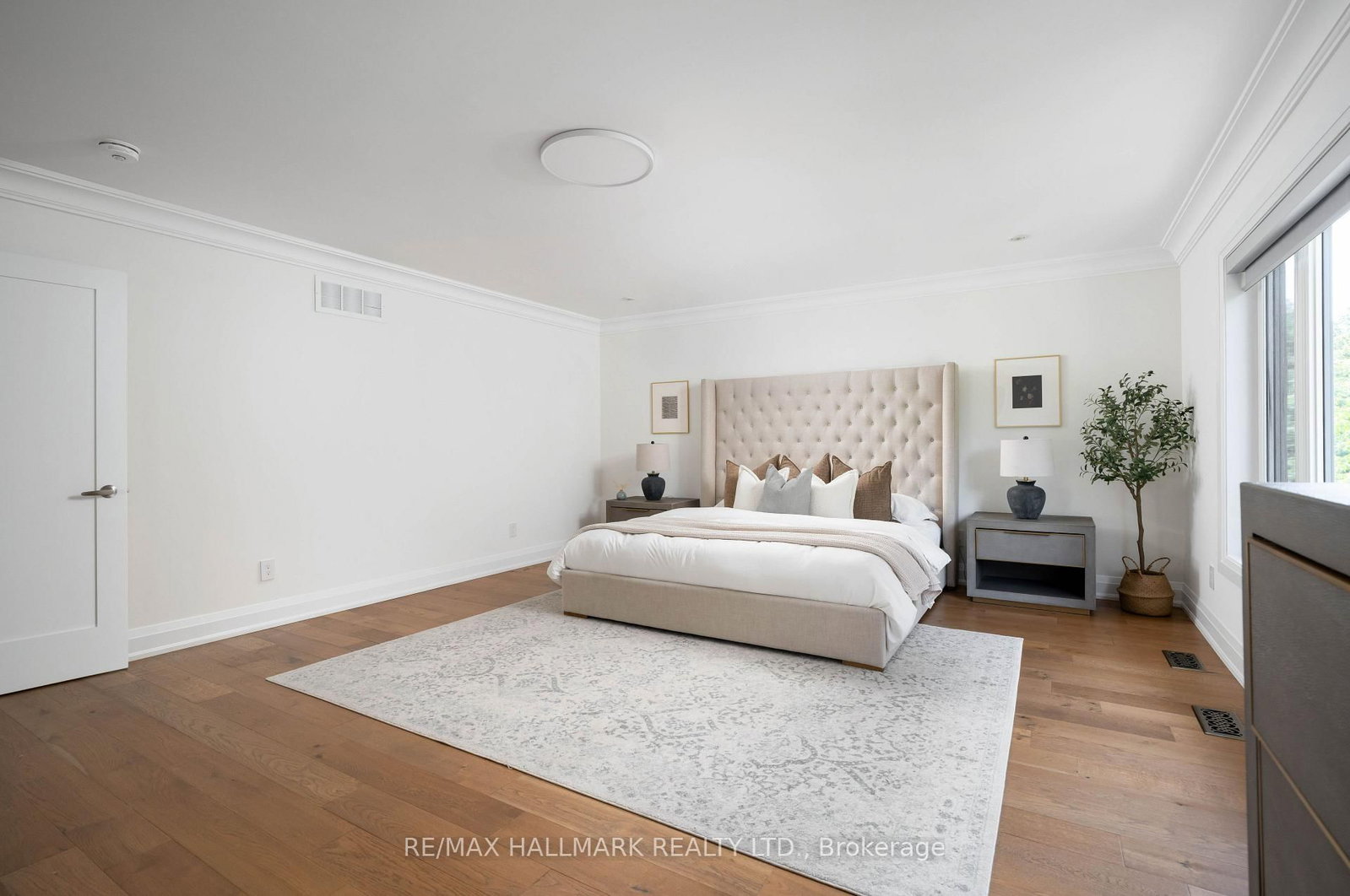 136 Glenwood Crescent • Toronto, ON photo 22