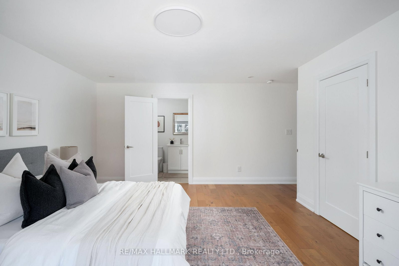 136 Glenwood Crescent • Toronto, ON photo 32