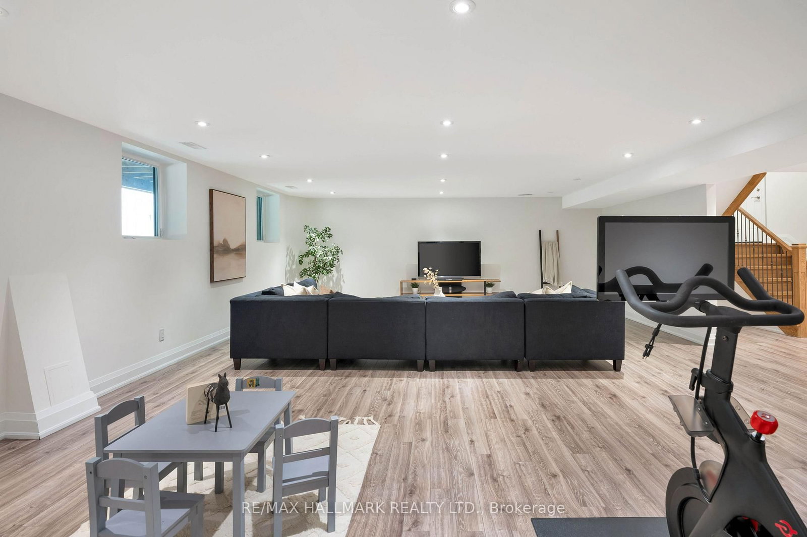 136 Glenwood Crescent • Toronto, ON photo 37