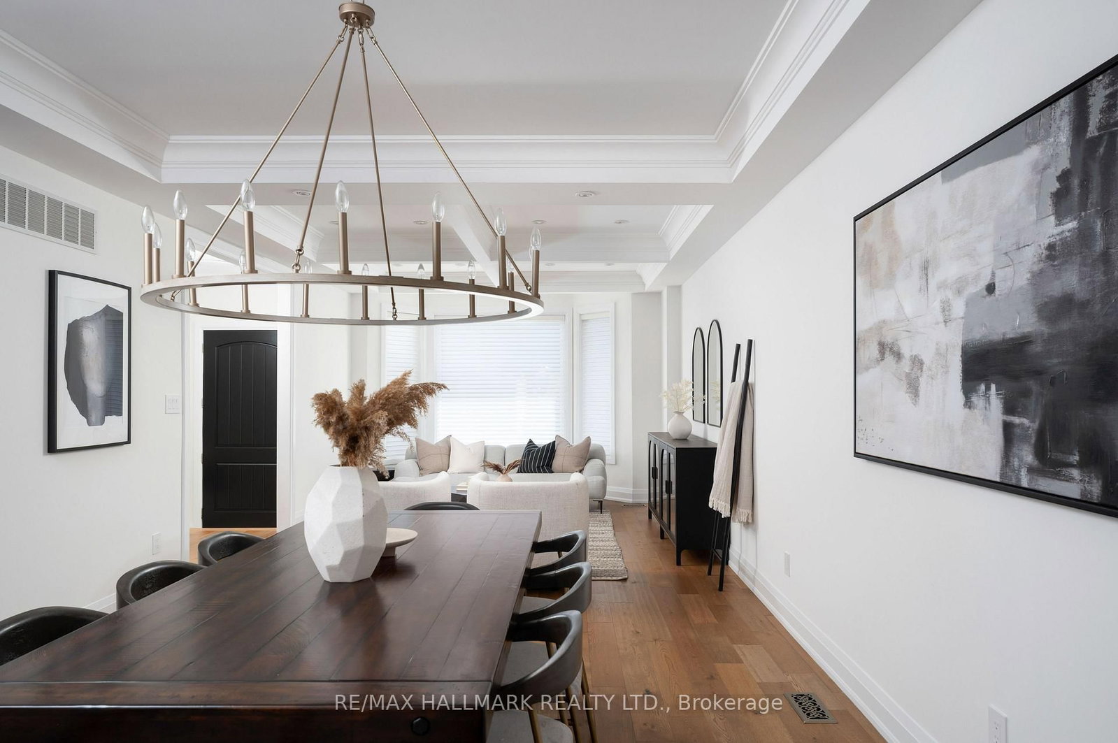 136 Glenwood Crescent • Toronto, ON photo 6