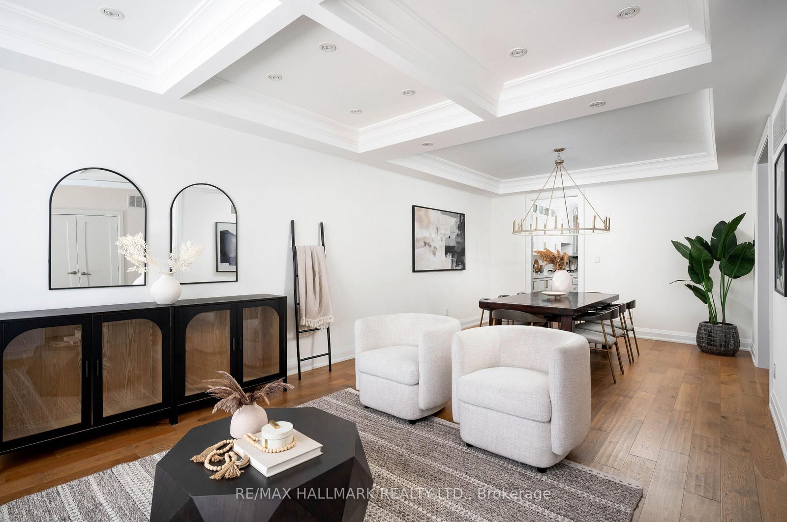 136 Glenwood Crescent • Toronto, ON photo 9