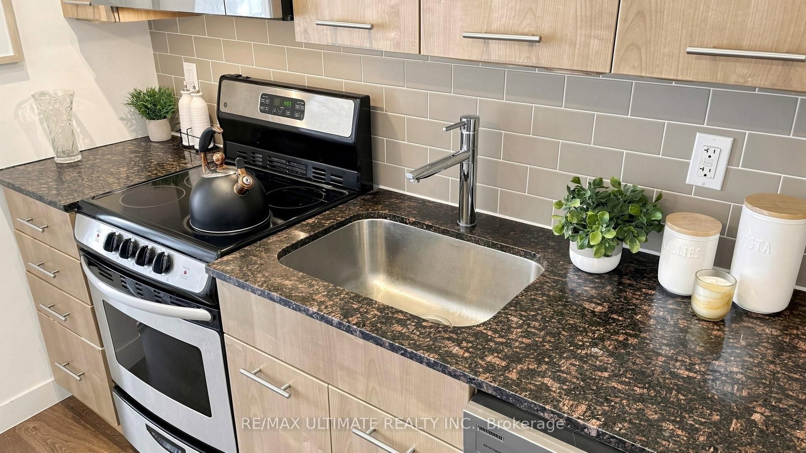 2055 Danforth Avenue • #404 • Toronto, ON photo 27