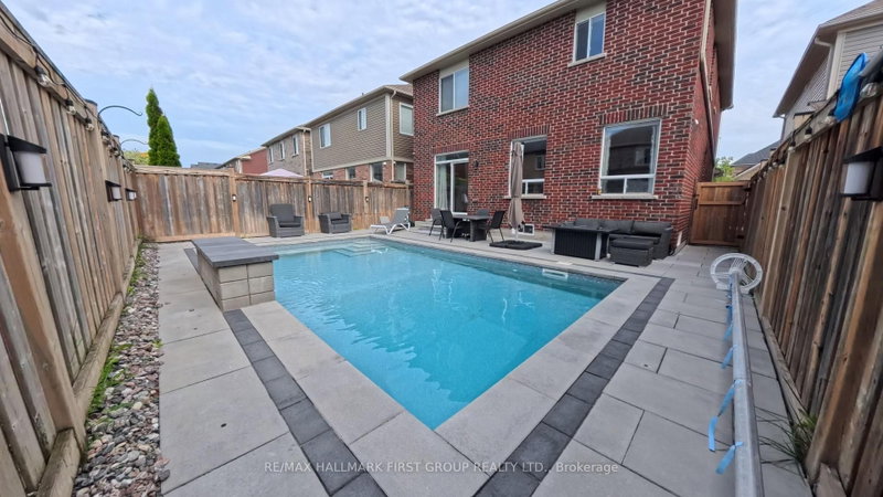 121 Blackwell Crescent