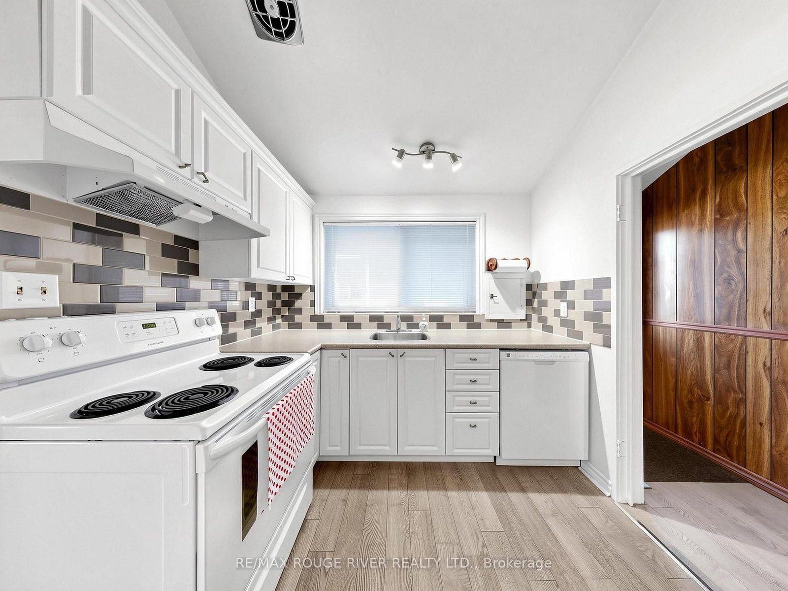 99 Oakley Boulevard • Toronto, ON photo 11