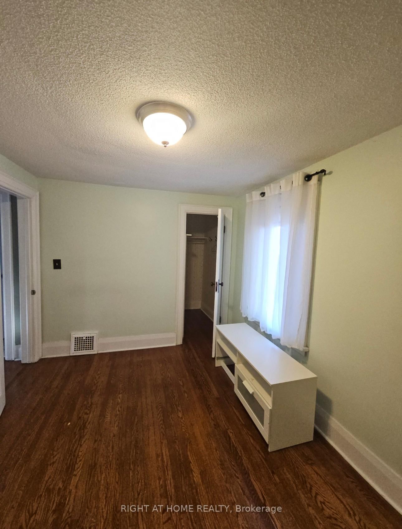 62 Harold St, Oshawa, view 12