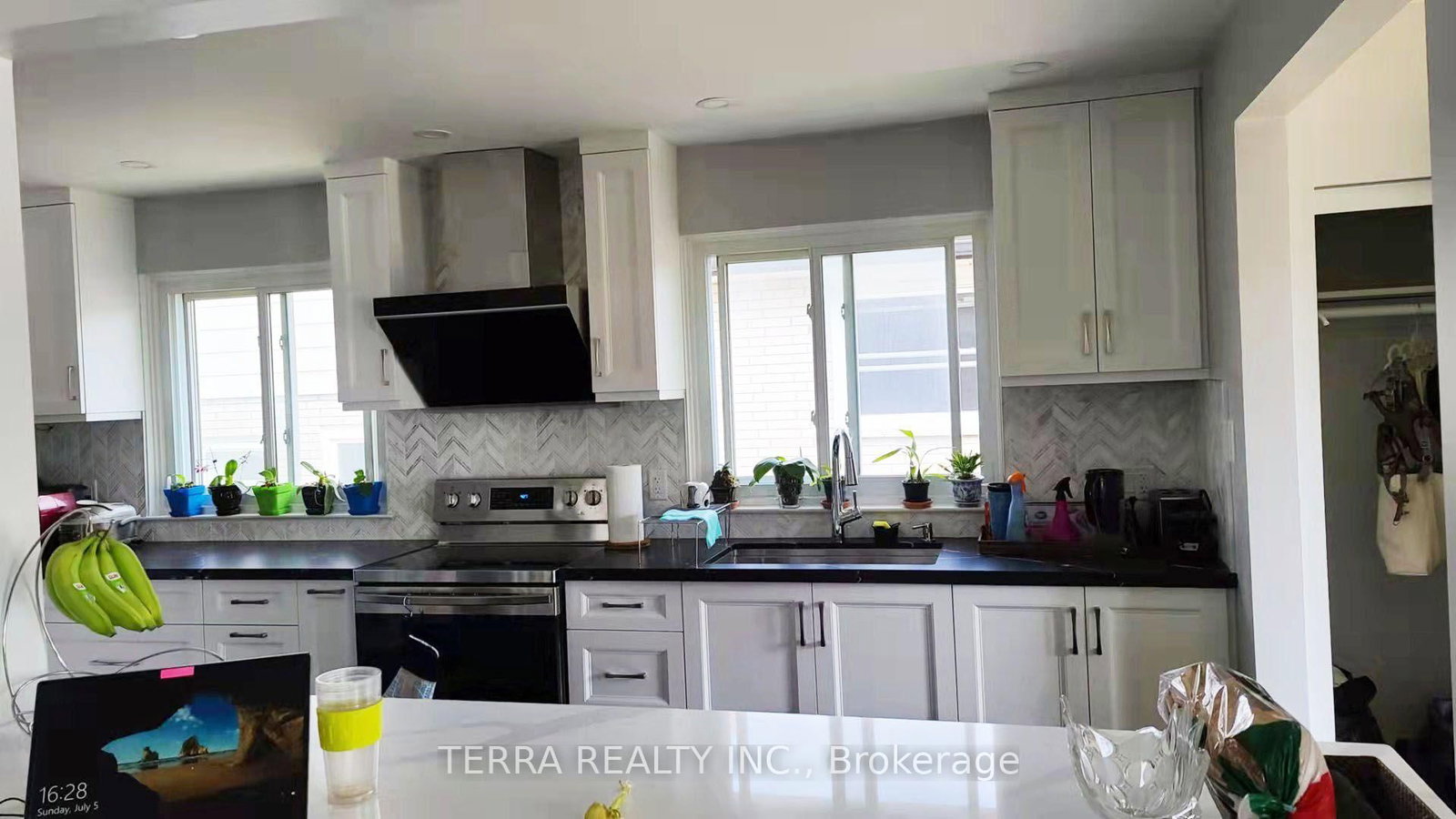 Main Floor - 157 Darlingside Drive, Toronto 4