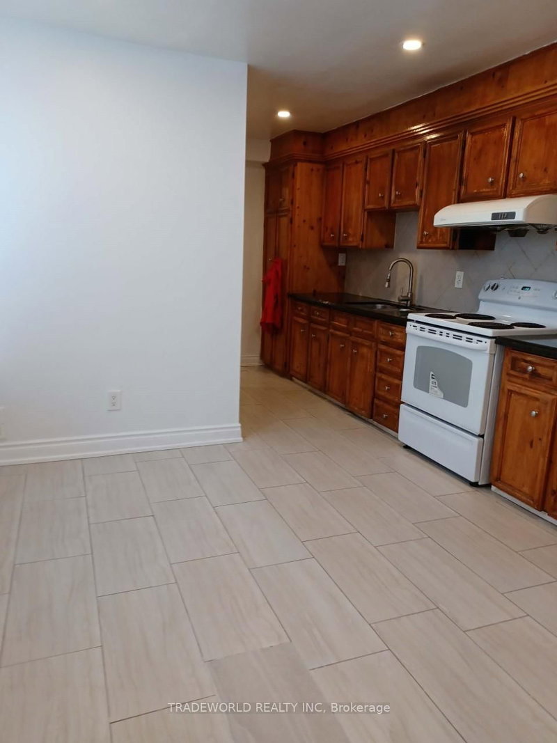 Main Fl - 765 Gerrard Street E