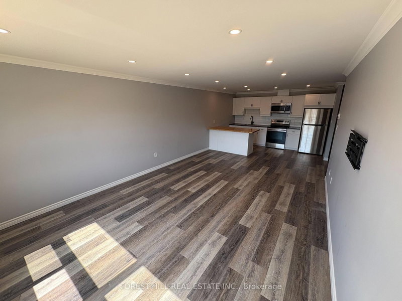5 - 130 King Street E