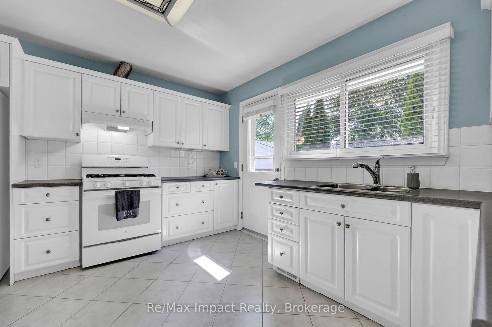 702 Westdale Court • Oshawa, ON photo 11