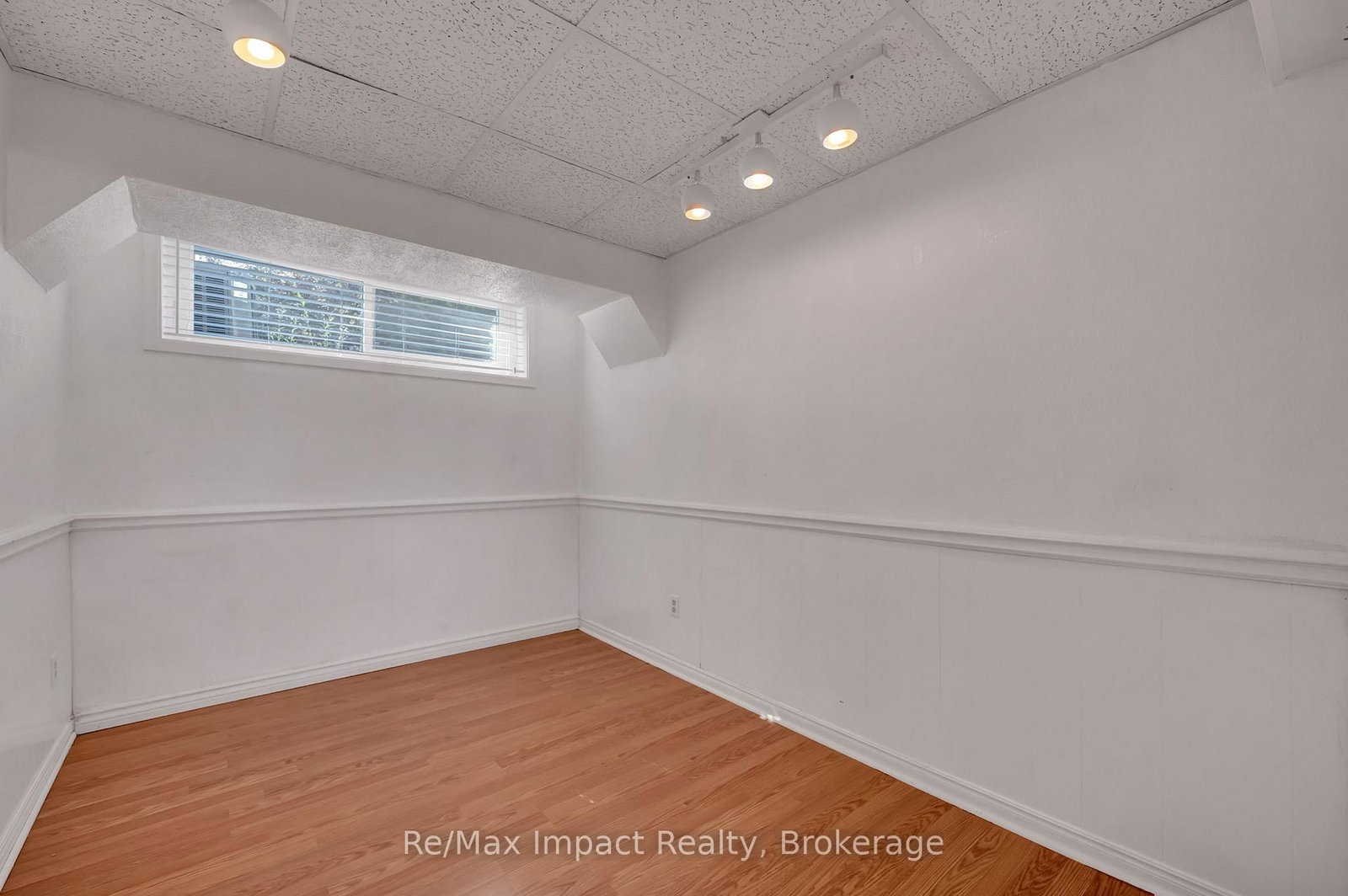 702 Westdale Court • Oshawa, ON photo 27