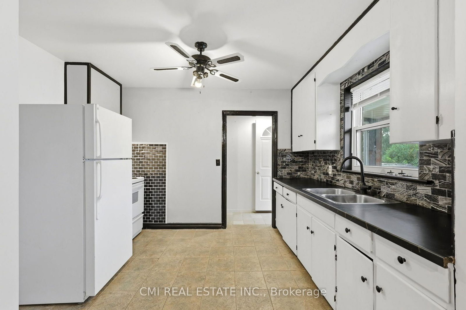 494 Annapolis Avenue • Oshawa, ON photo 8