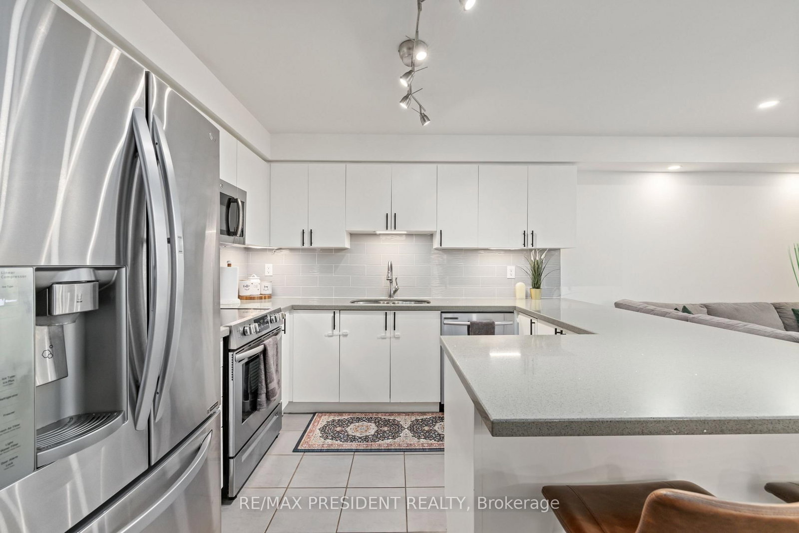 108 underwood Drive • Whitby, ON photo 6