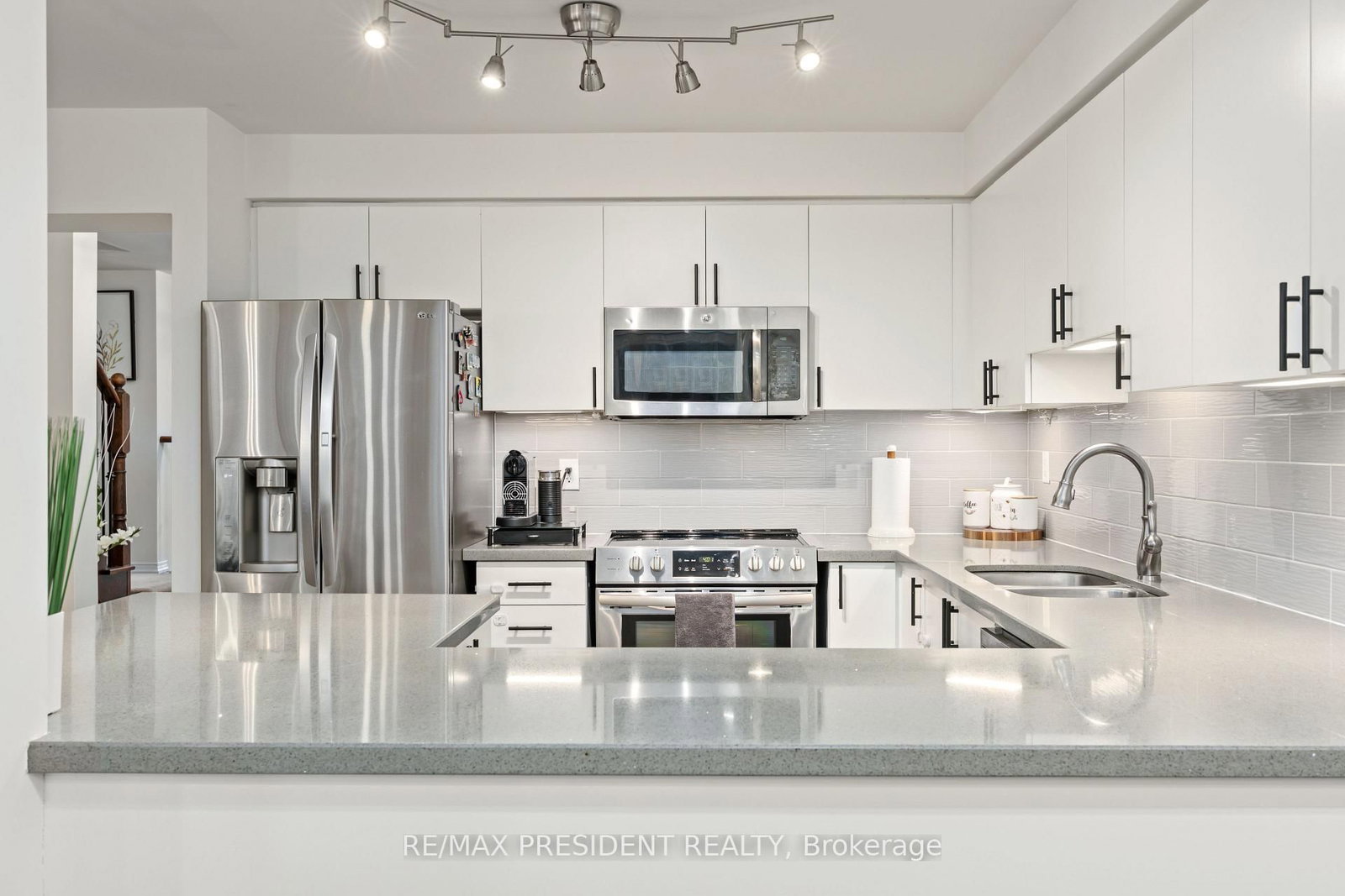 108 underwood Drive • Whitby, ON photo 8