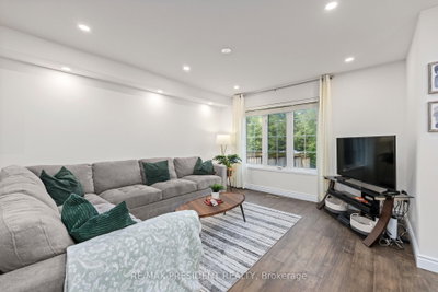 108 underwood Drive • Whitby, ON photo 9