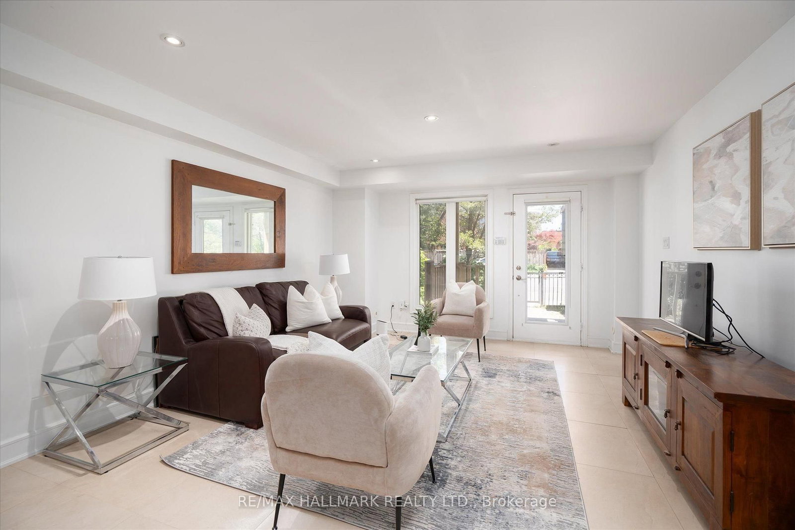 82 Woodbine Avenue • Toronto, ON photo 28