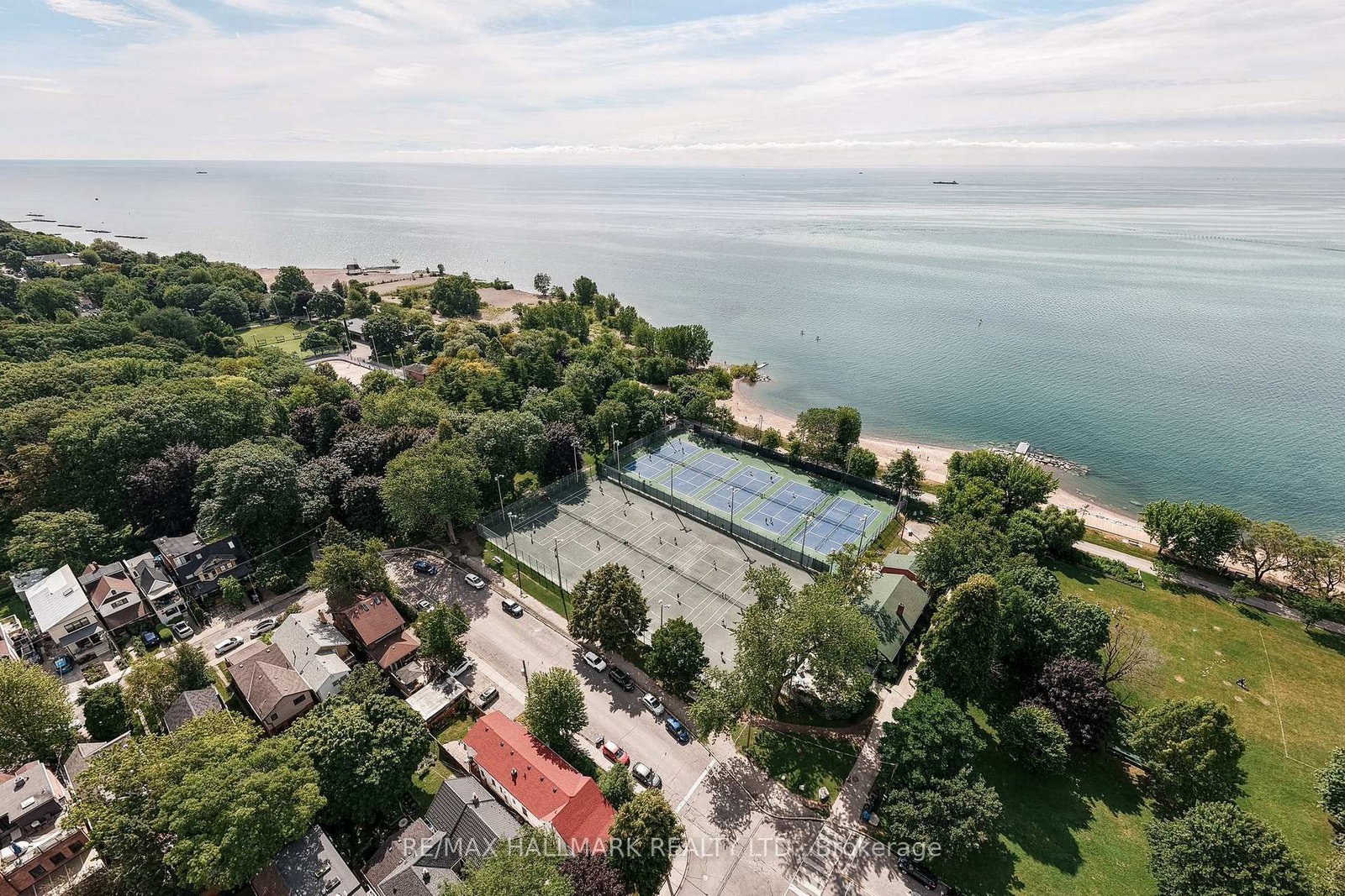 82 Woodbine Avenue • Toronto, ON photo 35