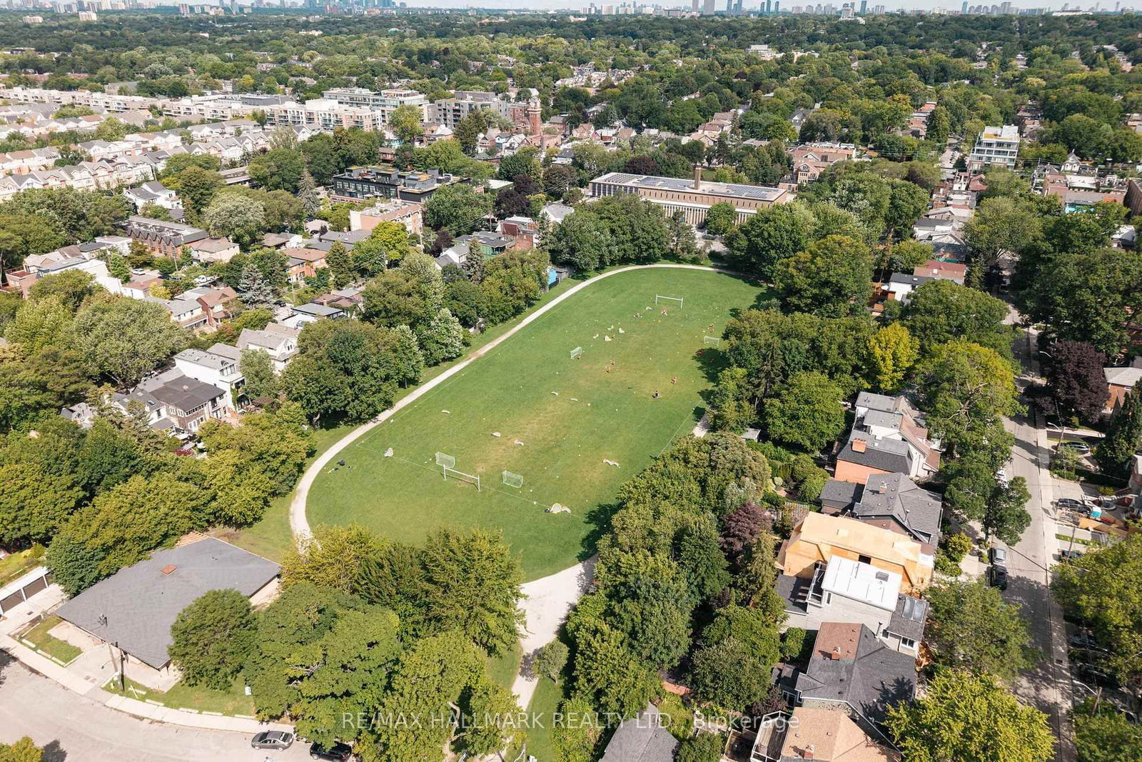 82 Woodbine Avenue • Toronto, ON photo 38