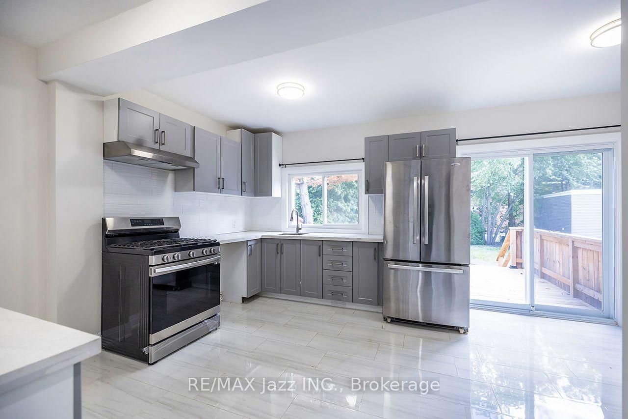 37 Lincoln Street • Ajax, ON photo 6