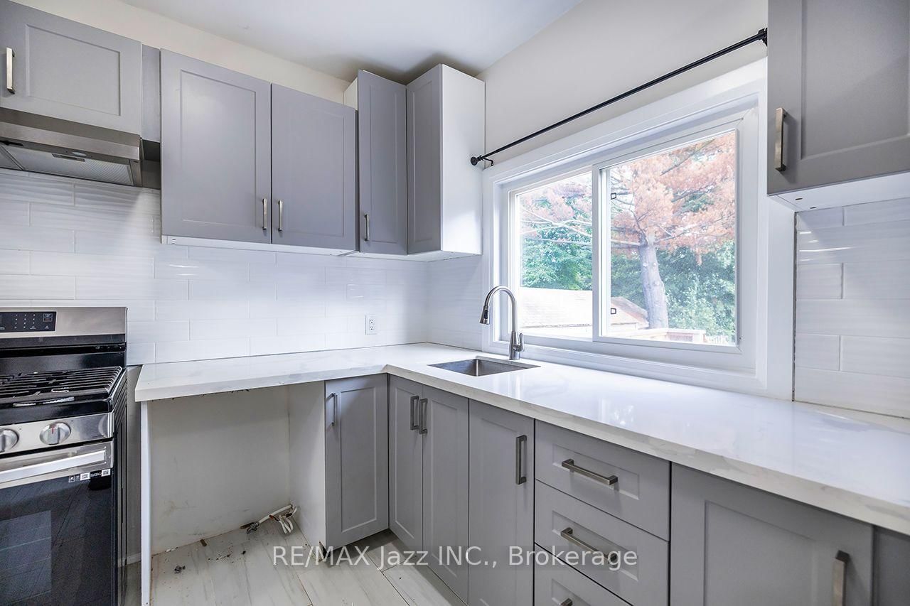 37 Lincoln Street • Ajax, ON photo 8