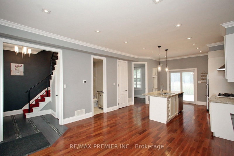 226 Ritson Road S