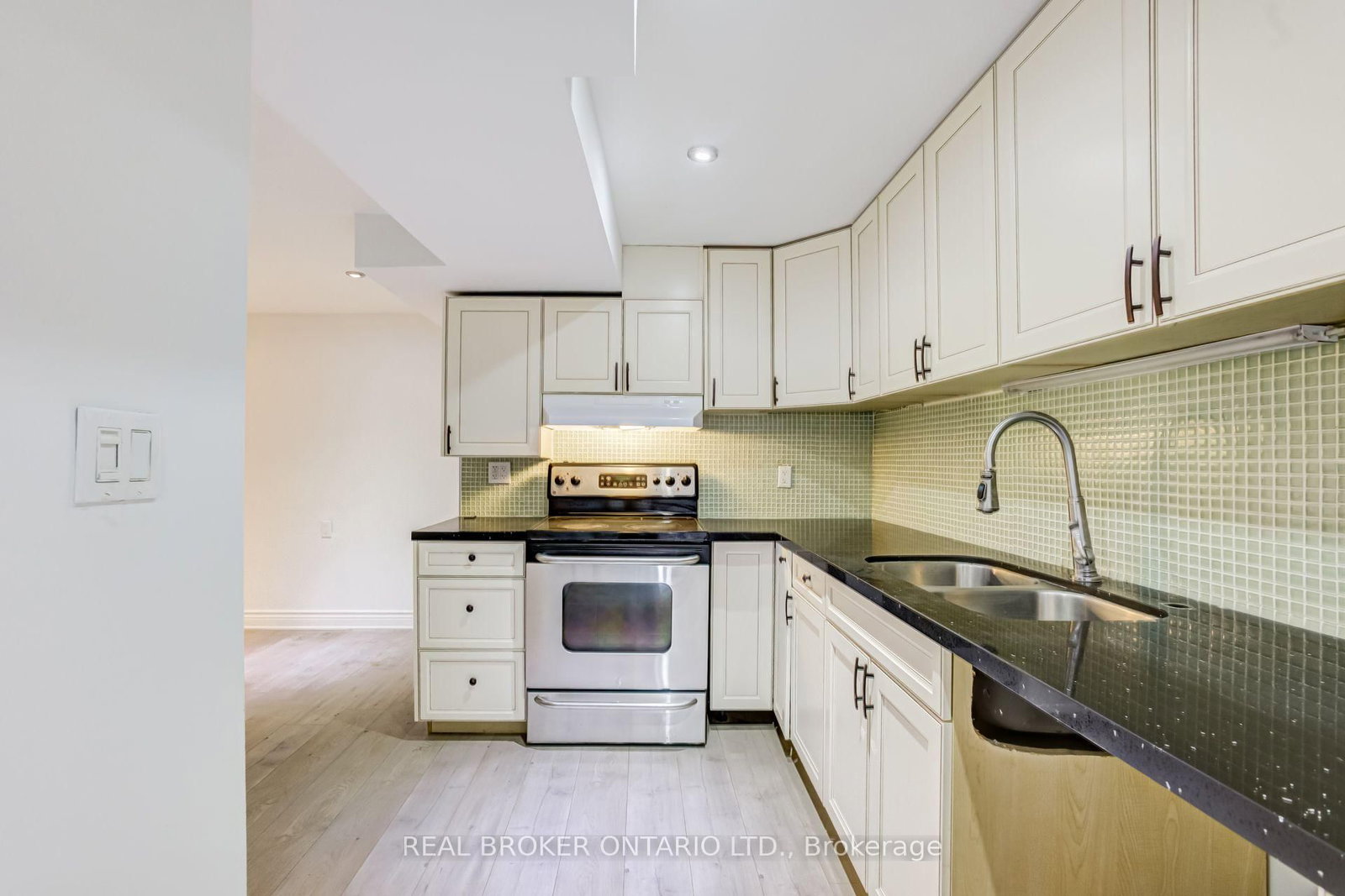 10 Coyle Street • Ajax, ON photo 36
