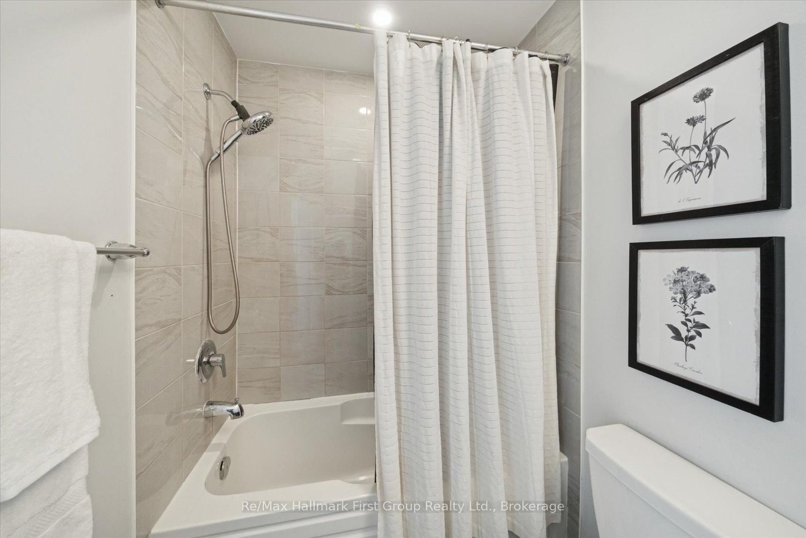 40 Porcelain Way • Whitby, ON photo 18