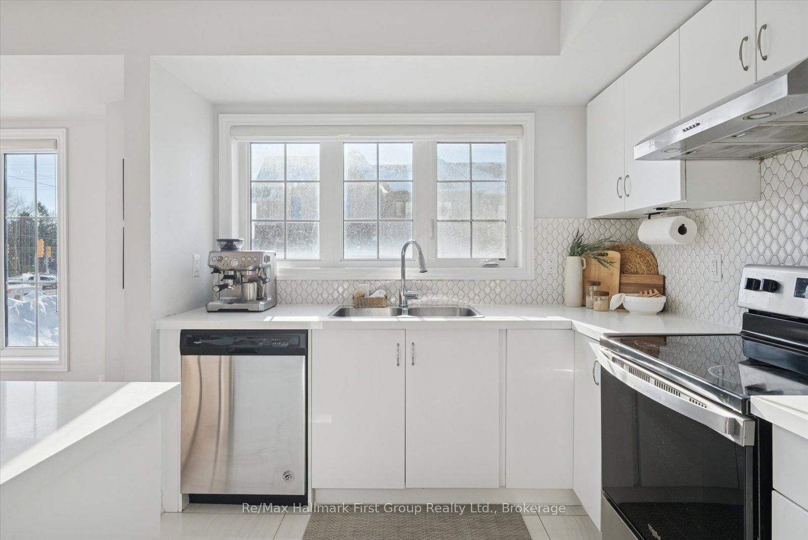 40 Porcelain Way • Whitby, ON photo 9