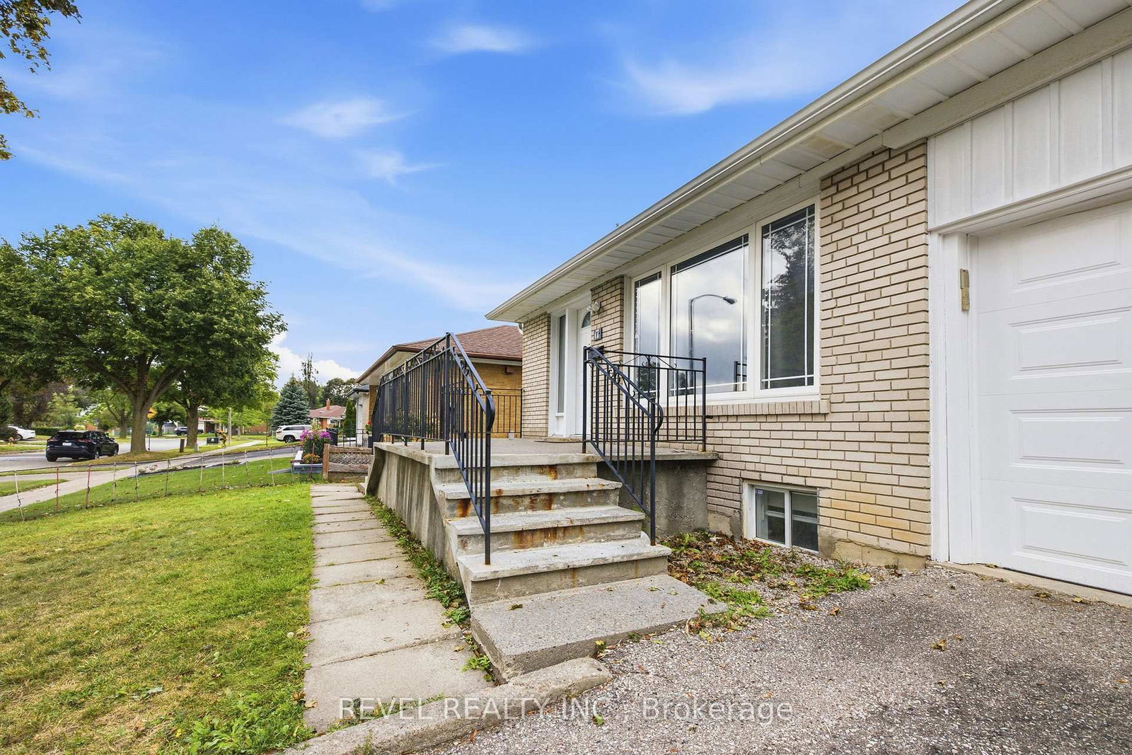 17 Amberjack Boulevard • Toronto, ON photo 3