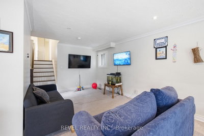17 Amberjack Boulevard • Toronto, ON photo 8