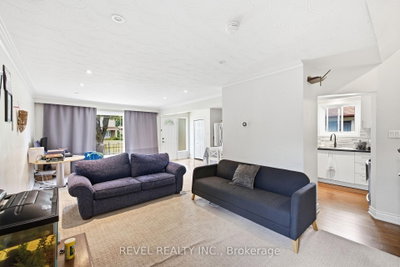 17 Amberjack Boulevard • Toronto, ON photo 9
