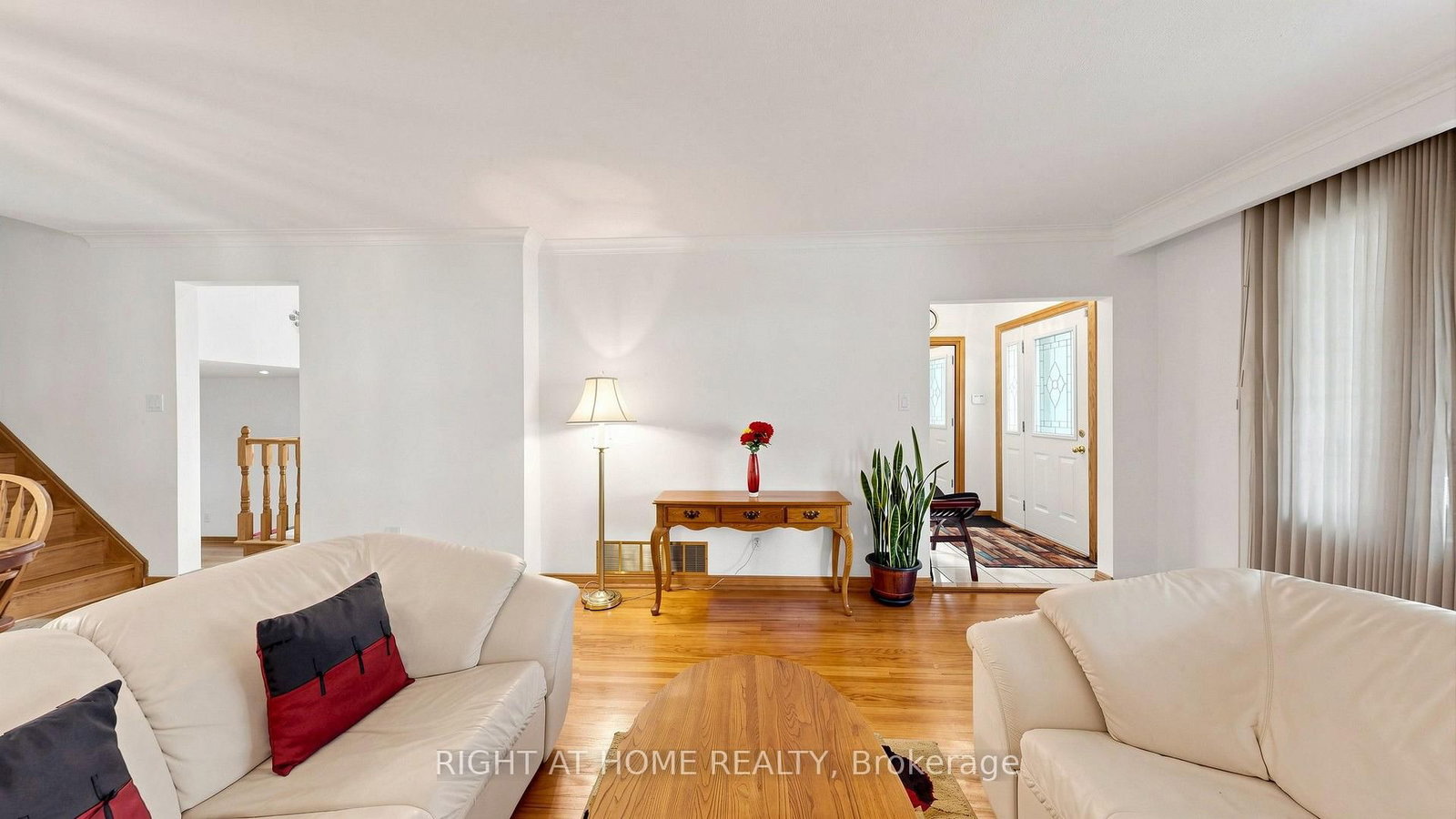 15 Skyridge Road • Toronto, ON photo 7