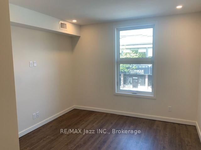 Upper - 16 Simcoe Street S