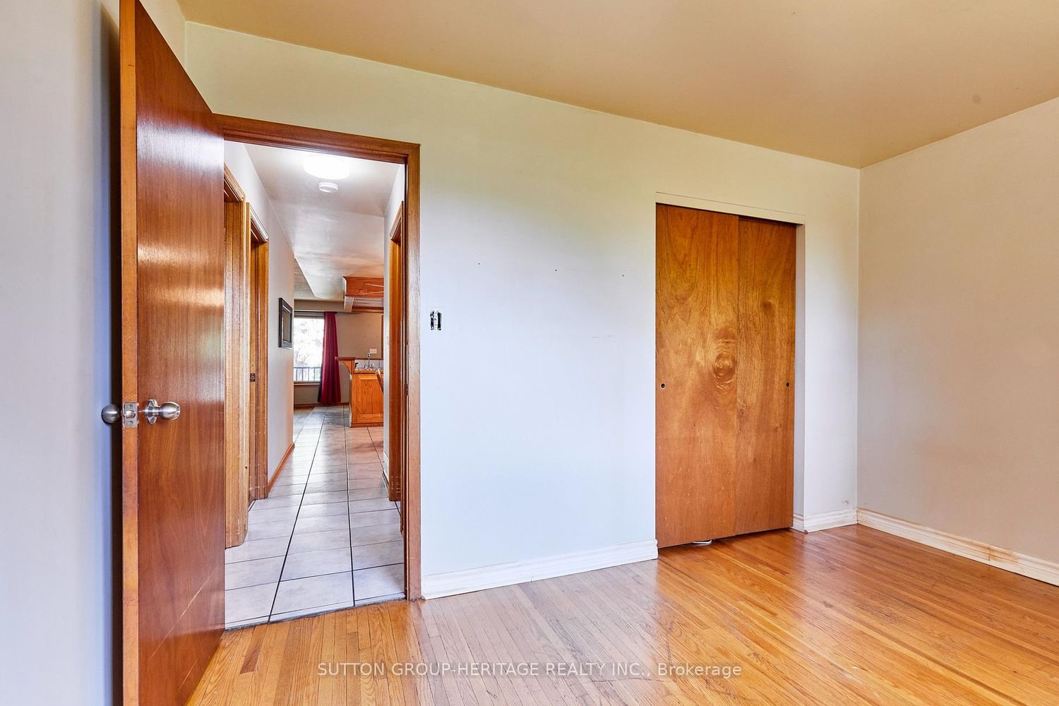 208 Farewell Street • Oshawa, ON photo 17