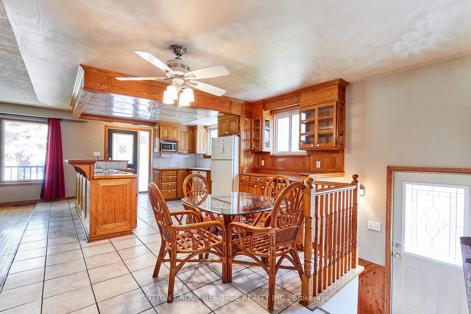 208 Farewell Street • Oshawa, ON photo 8