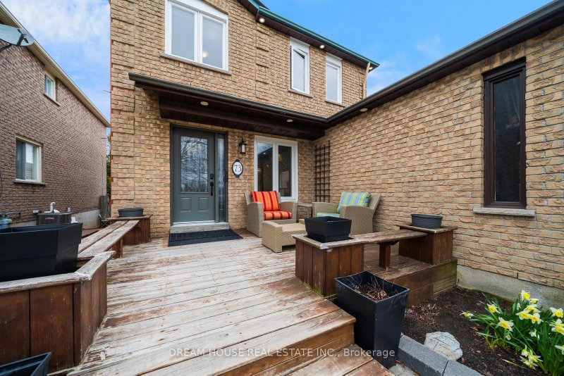 73 Hewitt Crescent