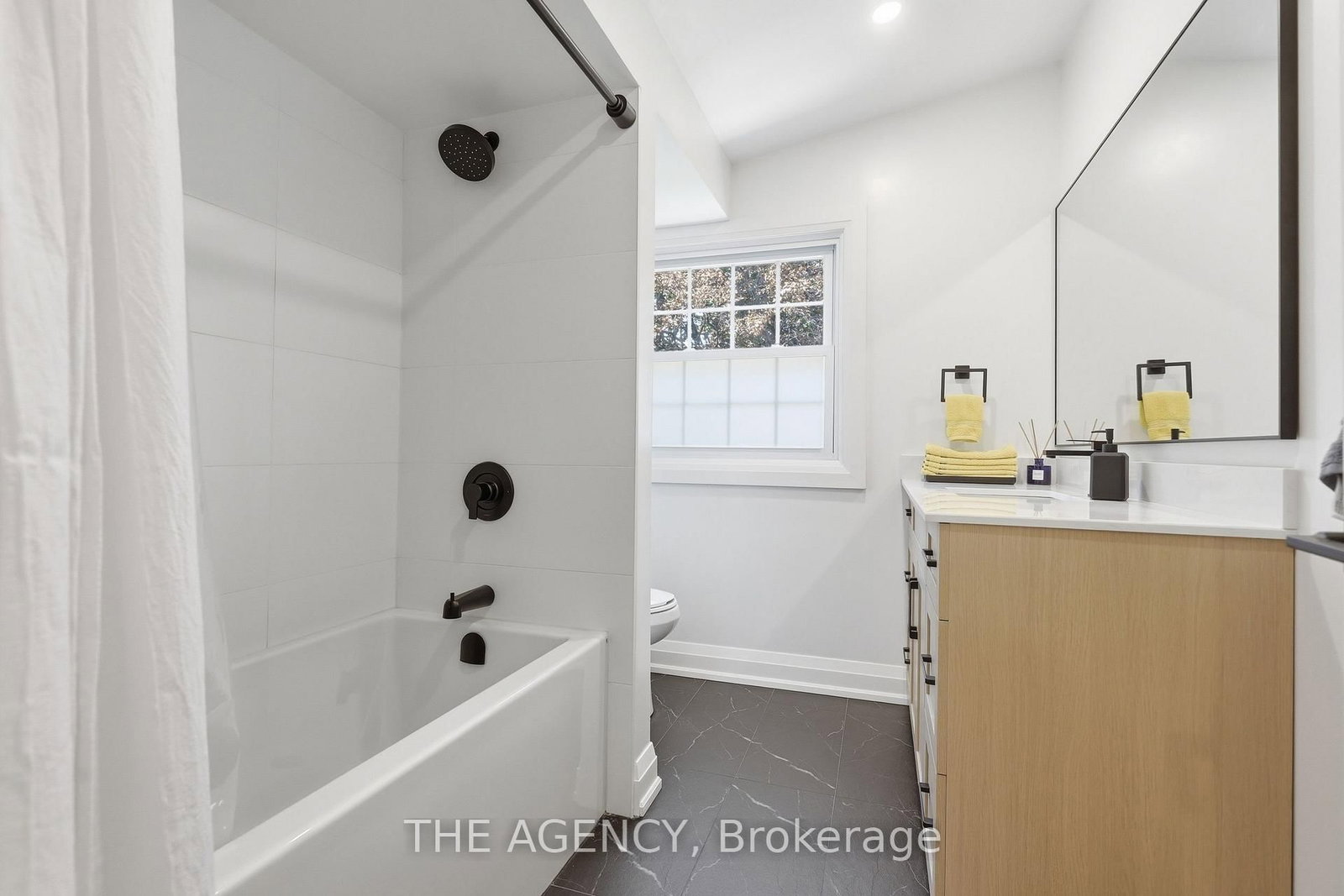 364 Adelaide Avenue E • Oshawa, ON photo 24
