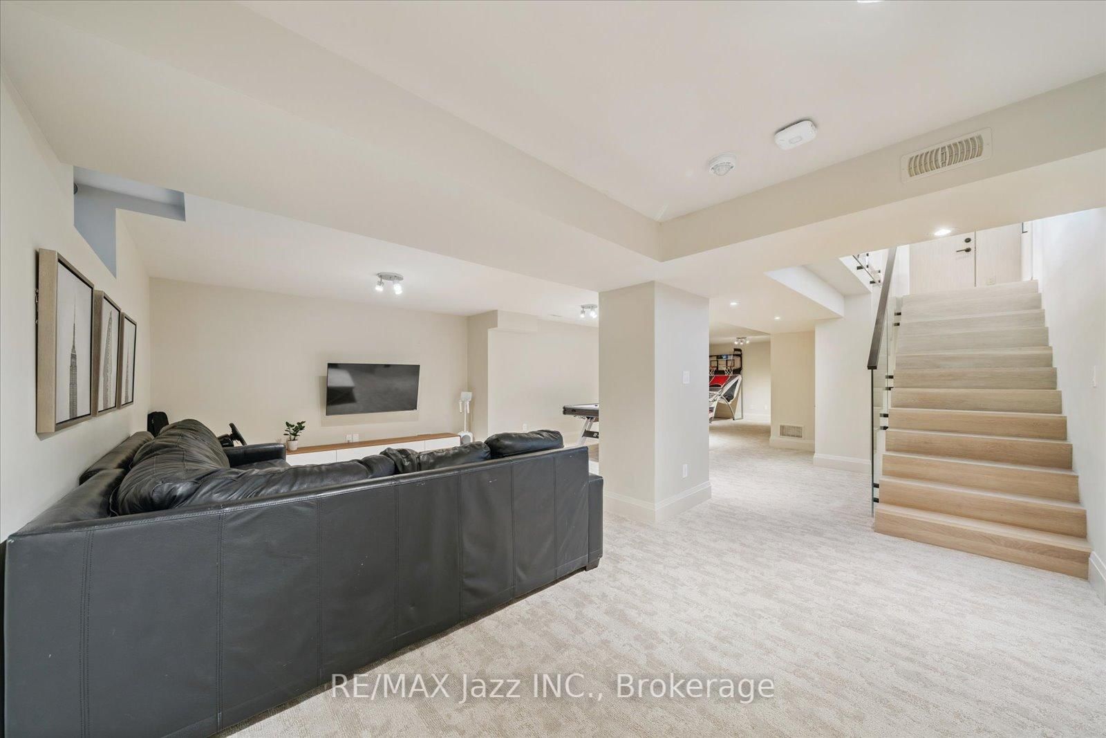 82 Bridlewood Blvd, Whitby, view 35