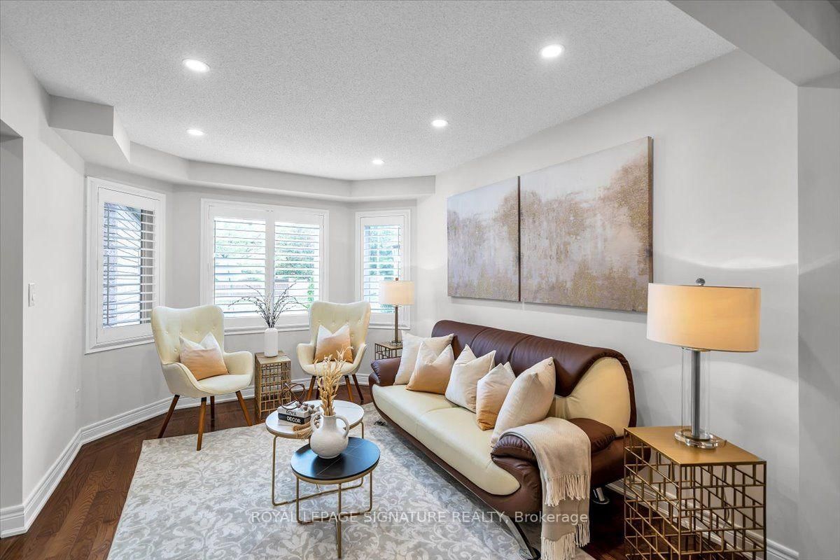 3 Griffen Place • Whitby, ON photo 4
