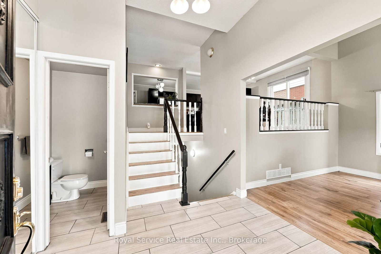 640 Hillcroft Street • Oshawa, ON photo 4