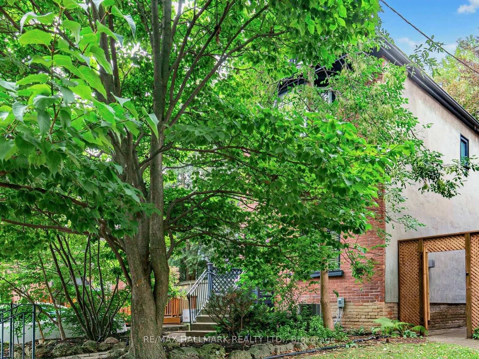 Detached House sold at 28 Condor Avenue, Toronto, Ontario, M4J 3M8 - Blake-Jones - MLS: E13711368