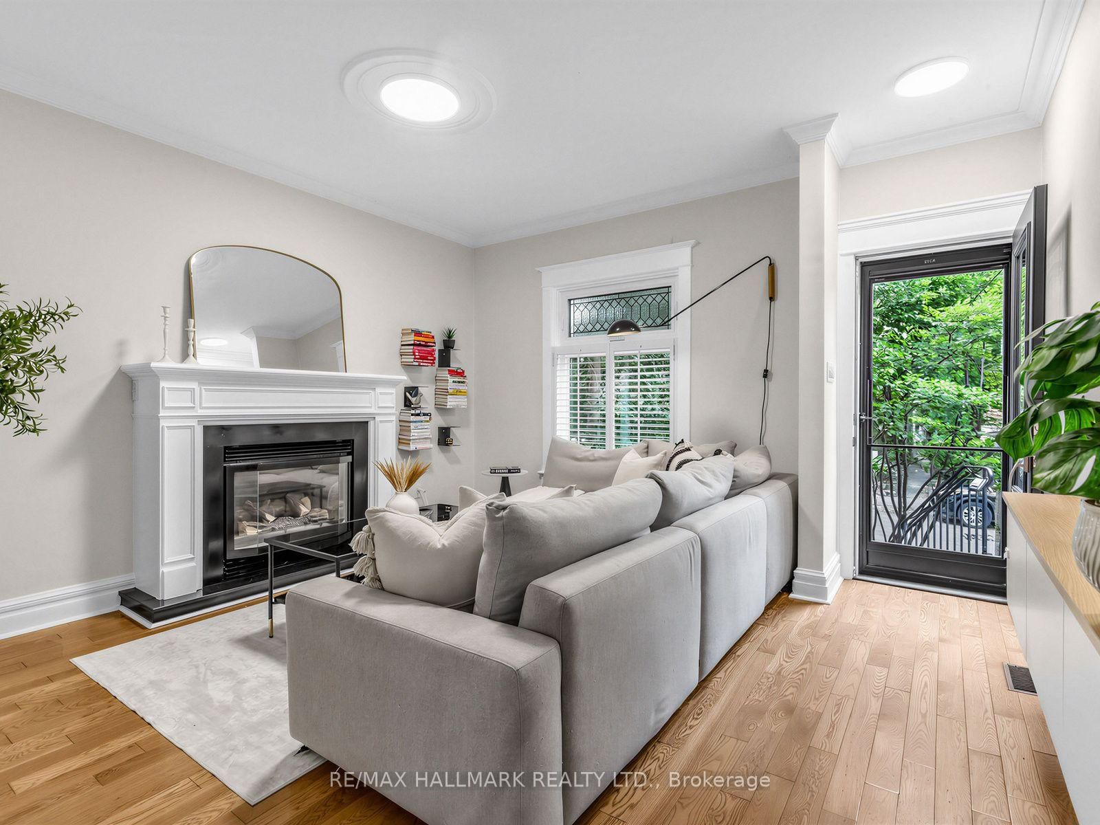 Detached House sold at 28 Condor Avenue, Toronto, Ontario, M4J 3M8 - Blake-Jones - MLS: E13711368