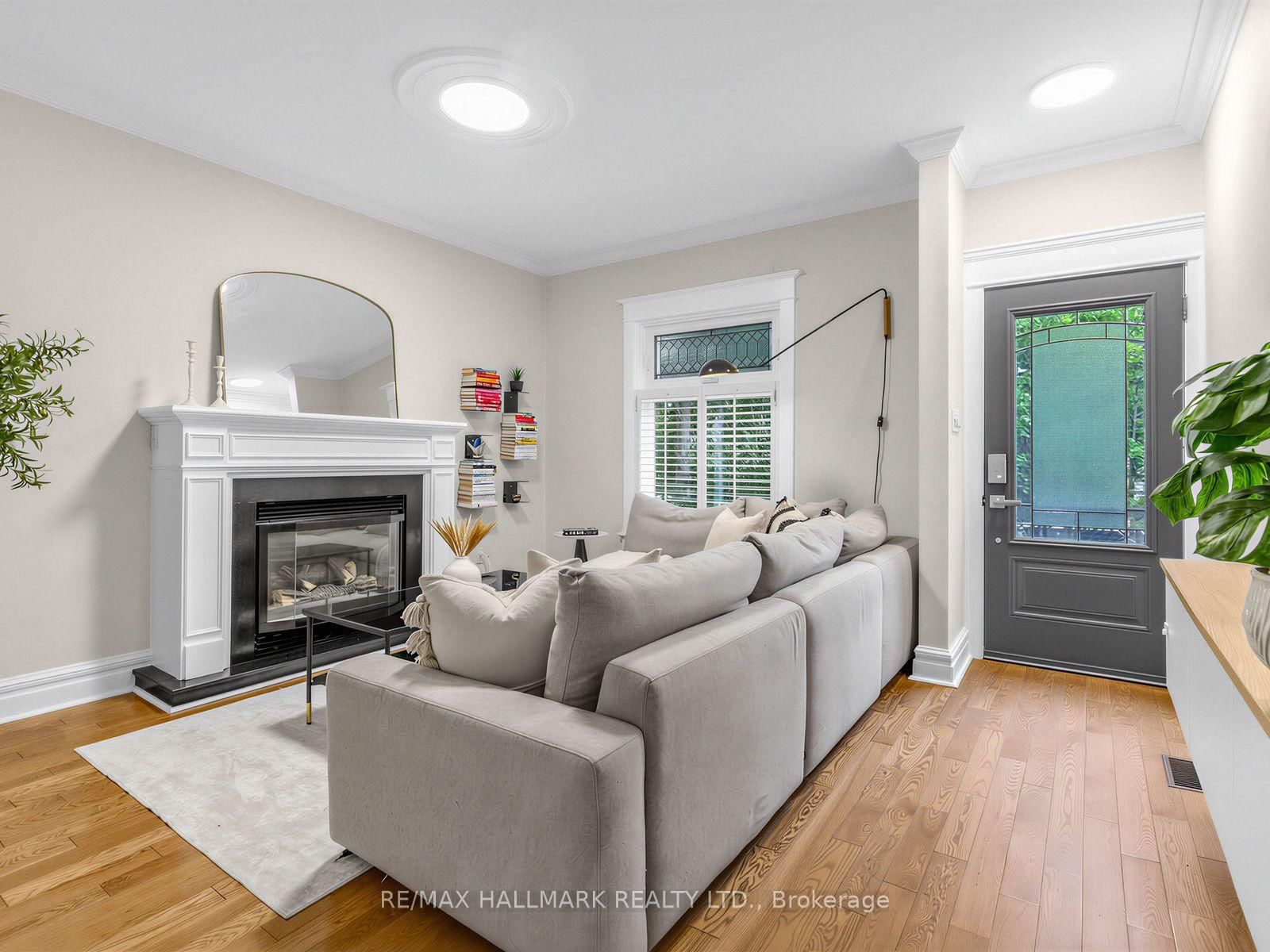 Detached House sold at 28 Condor Avenue, Toronto, Ontario, M4J 3M8 - Blake-Jones - MLS: E13711368
