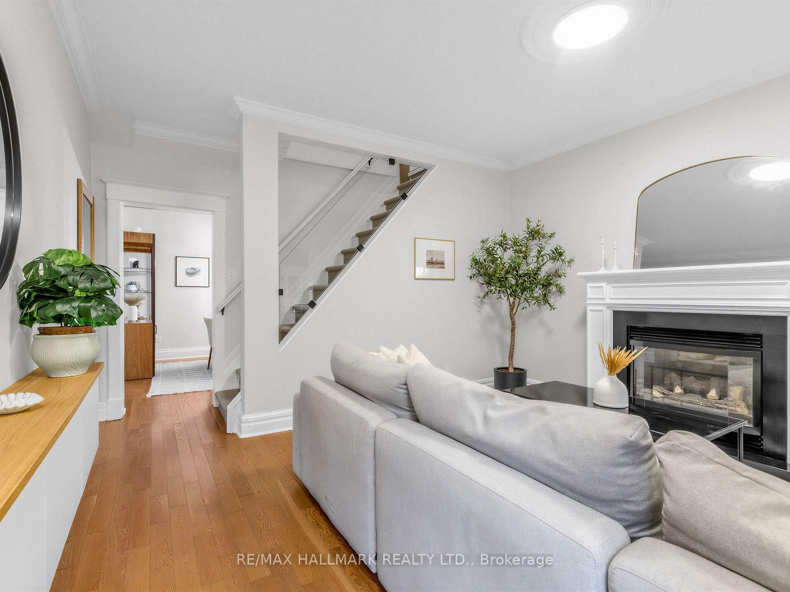 Detached House sold at 28 Condor Avenue, Toronto, Ontario, M4J 3M8 - Blake-Jones - MLS: E13711368